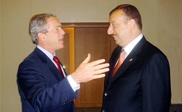 Ильхам Алиев поздравил Джорджа Буша по случаю Дня независимости США