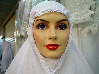 В Иране запретили выставлять манекены без хиджабов