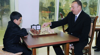 Ильхам Алиев принял участие в открытии шахматной школы 