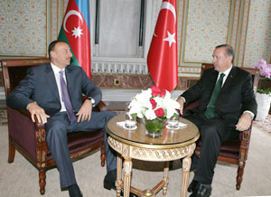 Президент Азербайджана в Стамбуле встретился с премьер-министром Турции